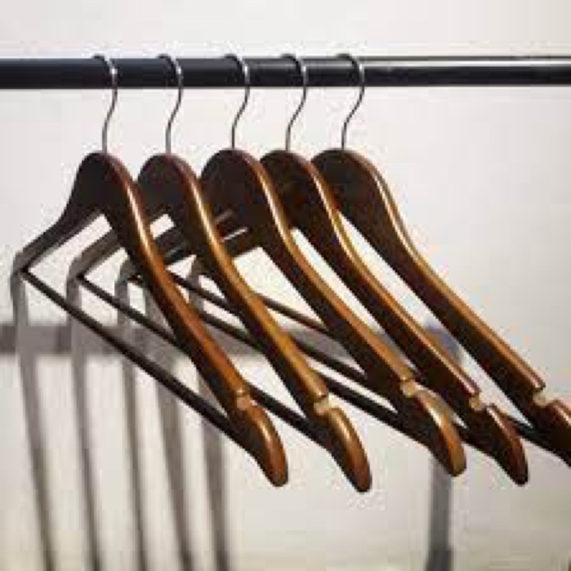 móc treo quần áo gỗ hình tam giác có thanh ngang dùng để treo áo sơ mi,áo thun cho shop thời trang và gia đình