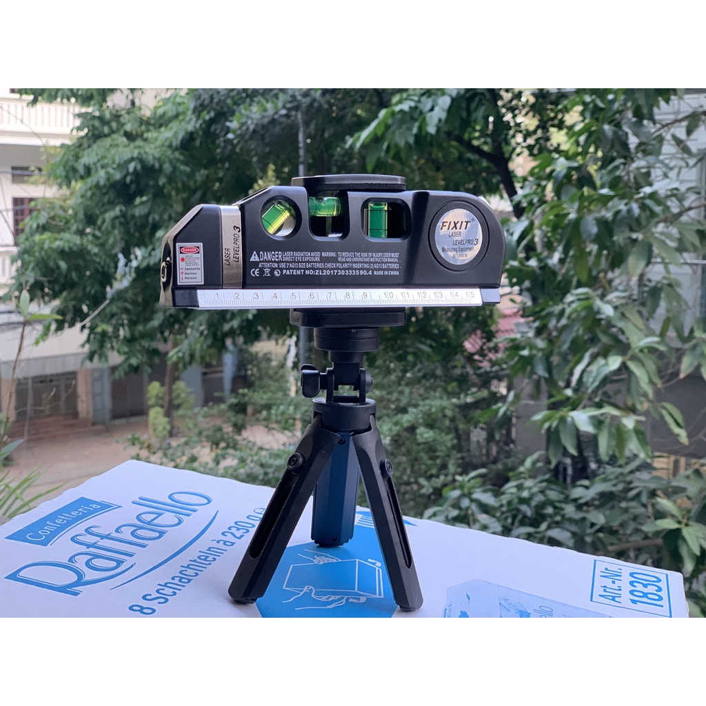 Thước laser đa năng cân bằng kèm thước kéo 2.5m