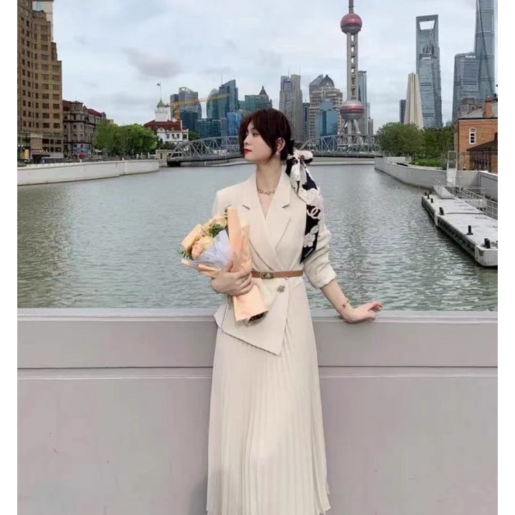 Set váy thiết kế dập li cổ vest kèm đai hai màu sang chảnh | BigBuy360 - bigbuy360.vn