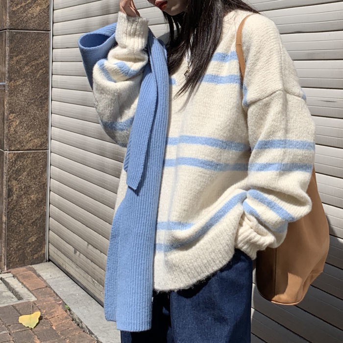 Áo sweater dáng rộng cổ chữ V kẻ sọc màu xanh dương mềm phong cách trẻ trung
