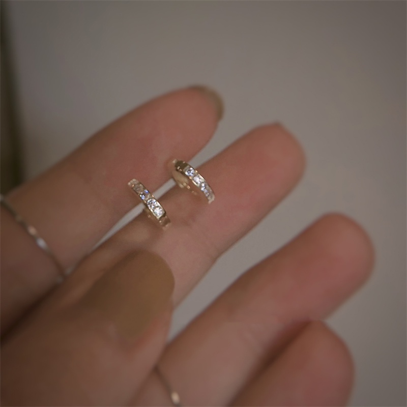 Đôi khuyên tai hình vòng tròn đính đá đơn giản thời trang cho nữ