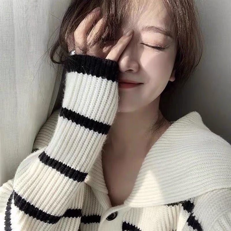 Áo Khoác Sweater Cổ Bẻ Phối Sọc Trắng Đen Phong Cách Nhật Bản Cho Nữ