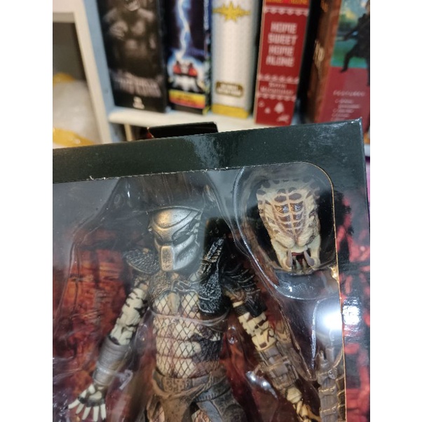 Mô hình NECA Ultimate Scout Predator có sẵn
