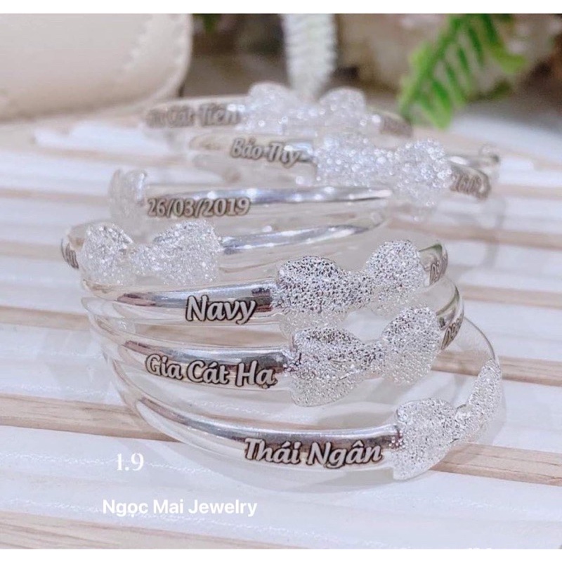 Vòng nơ khắc tên cho bé co dãn điều chỉnh đc size nhiều kiểu trang trí bắt mắt - Ngọc Mai Jewelry