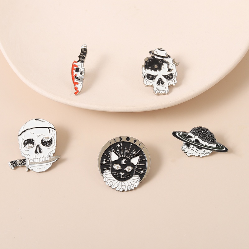 Ghim Cài Áo Kim Loại Hình Bộ Xương Đầu Lâu Mặt Trăng Đen Sáng Tạo