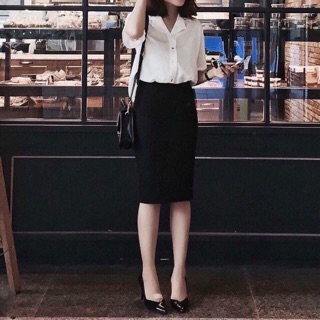 Chân váy bút chì xẻ sau