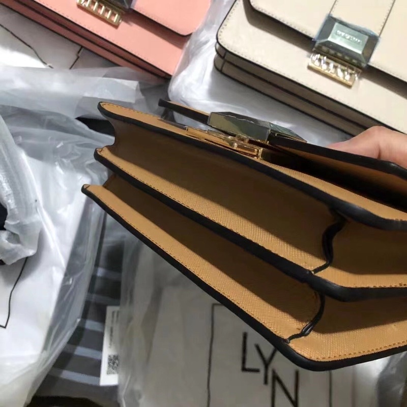 𝐓𝐮́𝐢 𝐋𝐘𝐍 𝐤𝐡𝐨𝐚́ 𝐯𝐮𝐨̂𝐧𝐠 đ𝐞𝐨 𝐜𝐡𝐞́𝐨