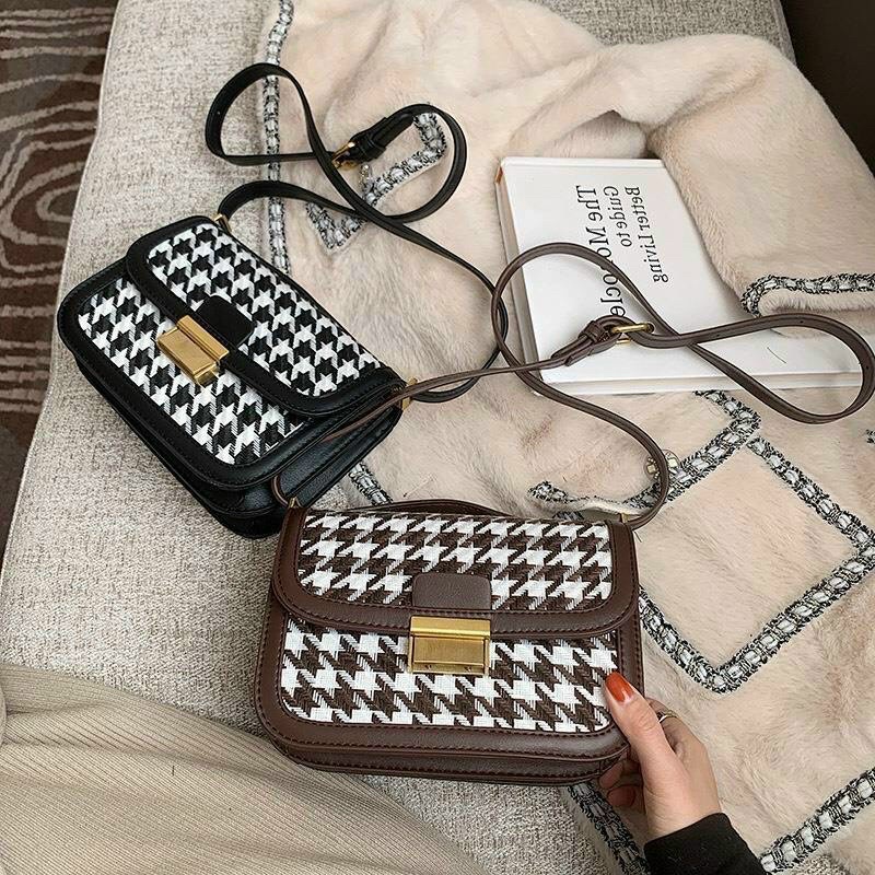 Túi đeo chéo vải vân hoạ tiết karo zíc zắc