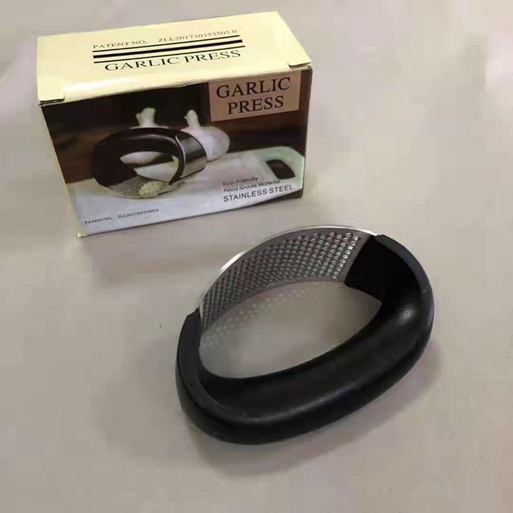 Dụng cụ nghiền tỏi garlic press màu đen, đồ nghiền tỏi chuyên dụng cho nhà bếp FASOLA