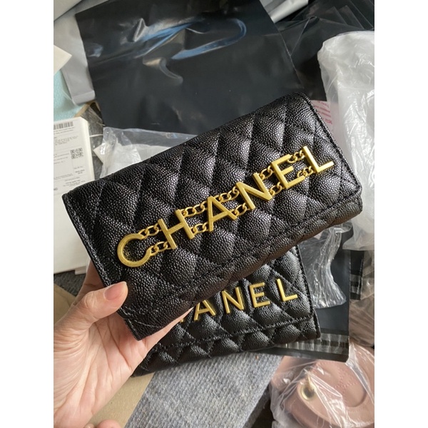 ví cầm tay trần trám chữ C H A N E L size 20cm có dây đeo chéo