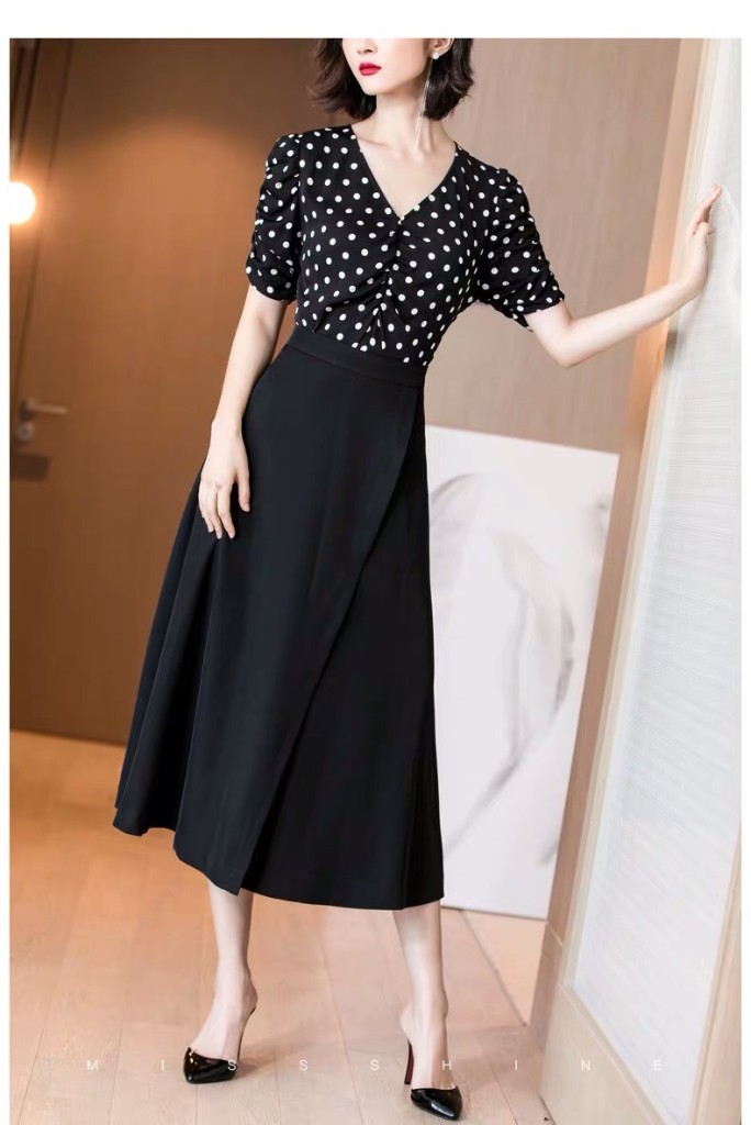 SET ÁO BI CHÂN VÁY ĐEN DẠO PHỐ