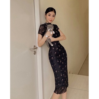 Đầm hoa nhí đen cổ lọ