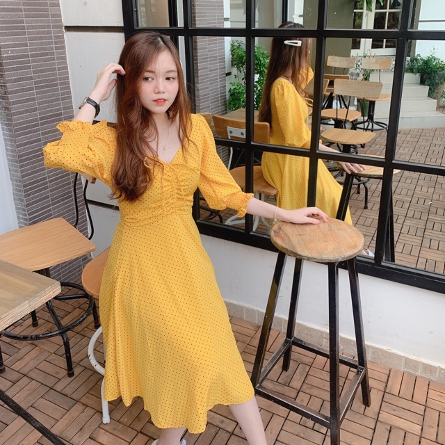 Đầm chấm bi vàng
