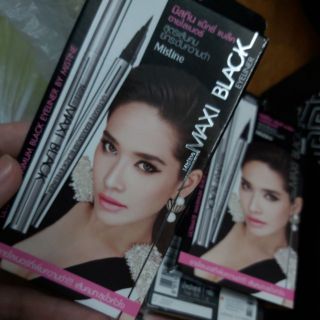 Bút kẻ mắt MISTINE MAX BLACK