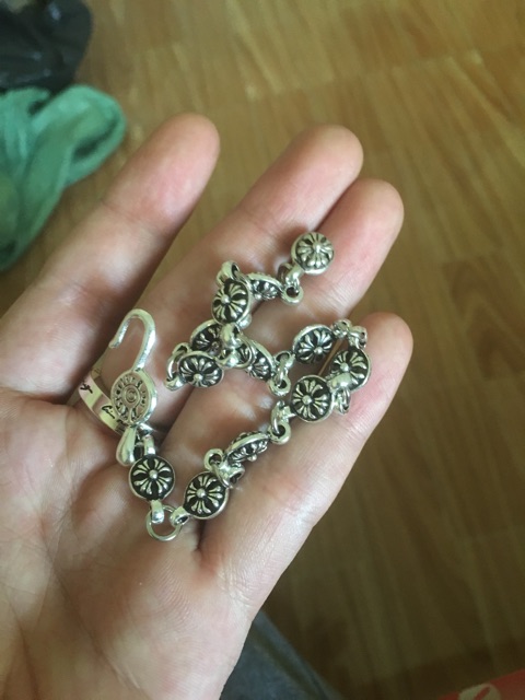 Lắc tay chrome hearts
