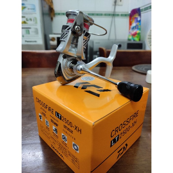 Máy câu đứng Daiwa Crossfire LT2500-XH / LT3000-CXH
