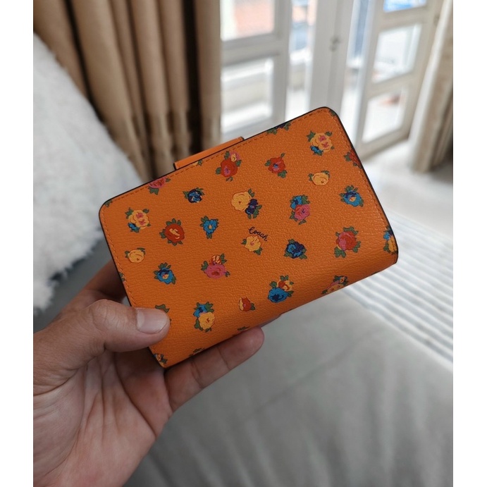 Ví Coach Medium hoạ tiết mới bắt mắt