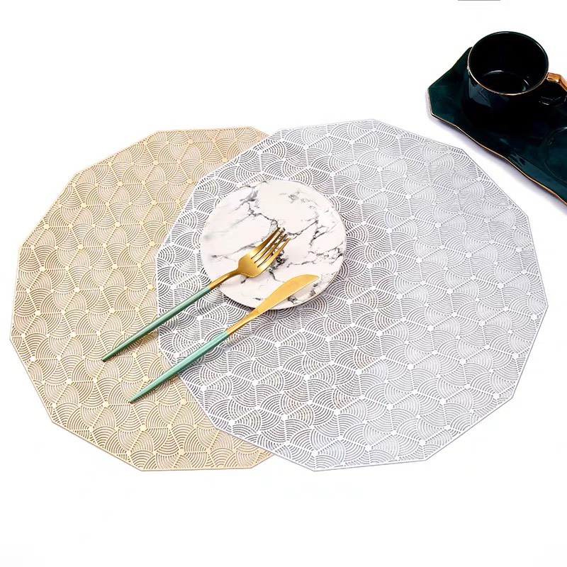 Tấm lót bàn ăn, lót lọ hoa, placemat, nhựa dẻo màu bạc, đường kính 38cm, xinh, rẻ, tiện lợi, tấm lục lăng