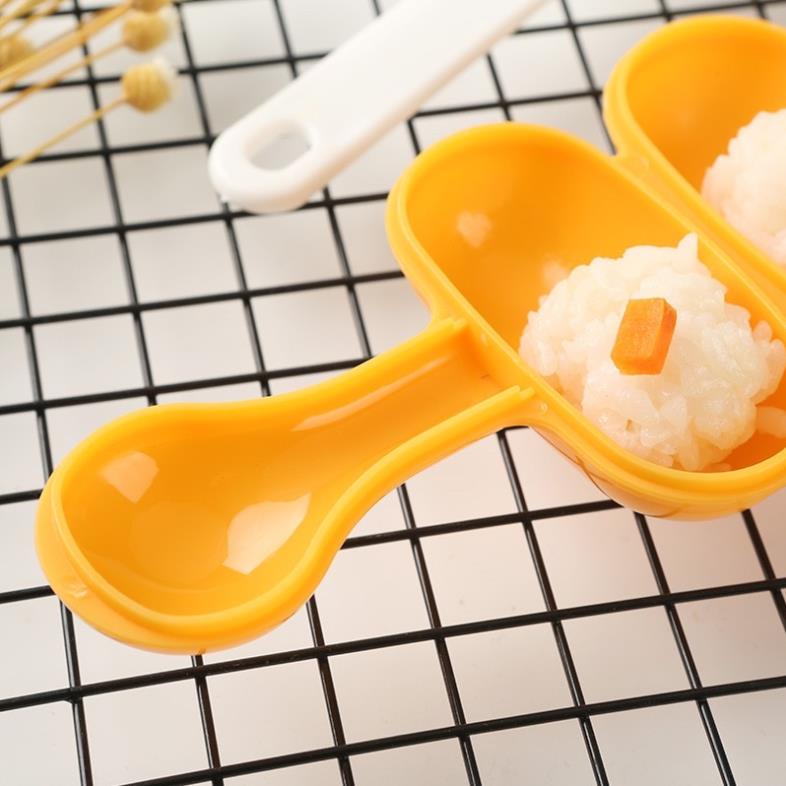Bộ khuôn lắc cơm tạo hình cơm nắm cho bé ăn dặm kèm thìa xới cơm