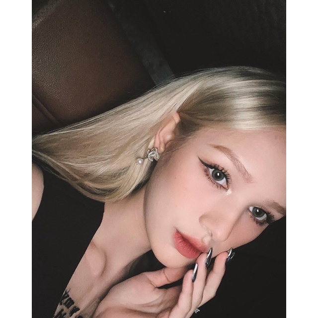 Khuyên tai thương hiệu hót gơ sang chảnh đính đá