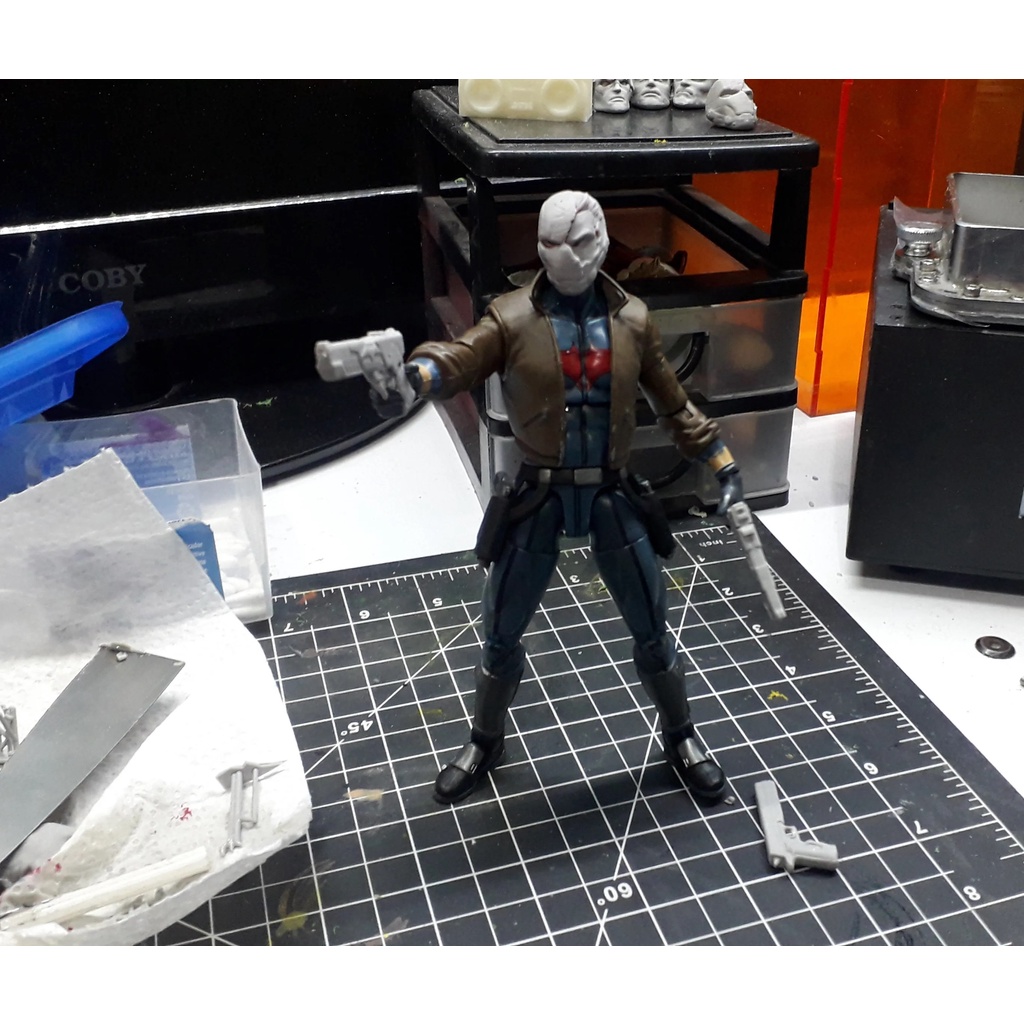 File in  3D mô hình Red Hood Battle Damaged Head And Guns