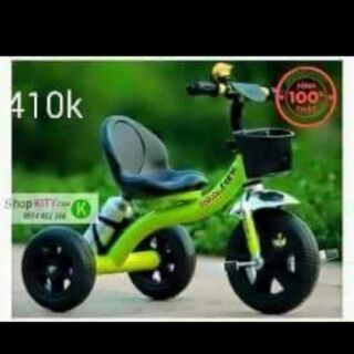 Xe ba bánh dáng thể thao có bình nước