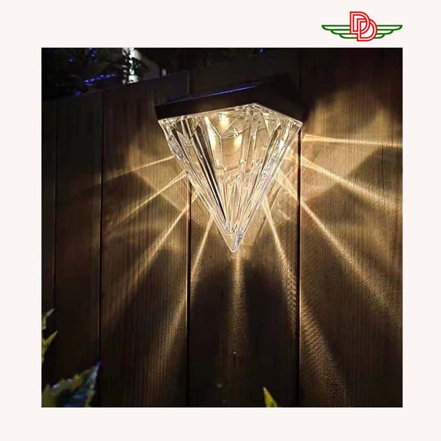 Combo 2 Đèn LED Treo Tường Hình kim cương Năng Lượng Mặt Trời lk0412