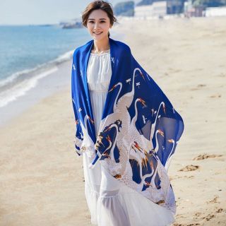 Khăn choàng rộng đi biển