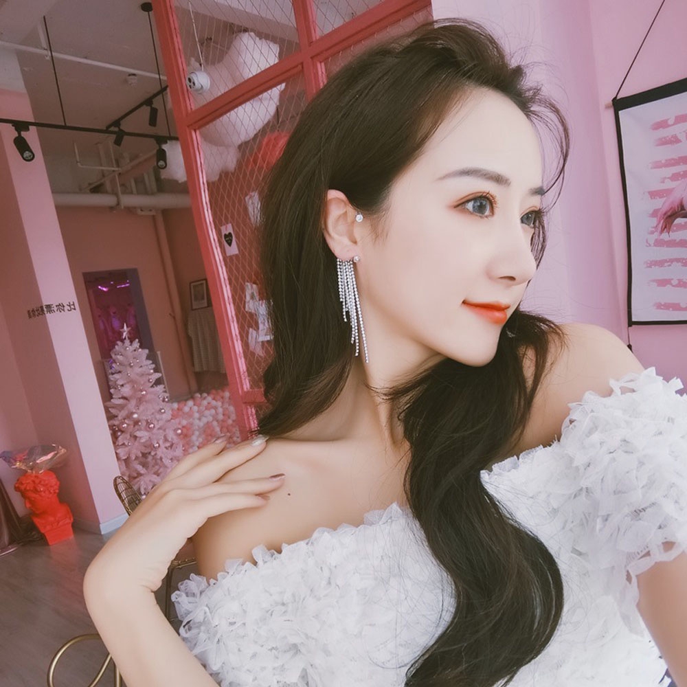 Hoa tai thiết kế sợi dây thả đính kim cương cho nữ