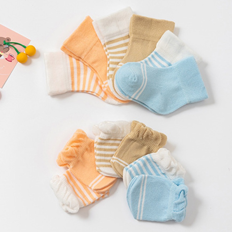 Set 4 đôi găng tay và vớ chống trầy xước dùng làm quà tặng cho bé sơ sinh
