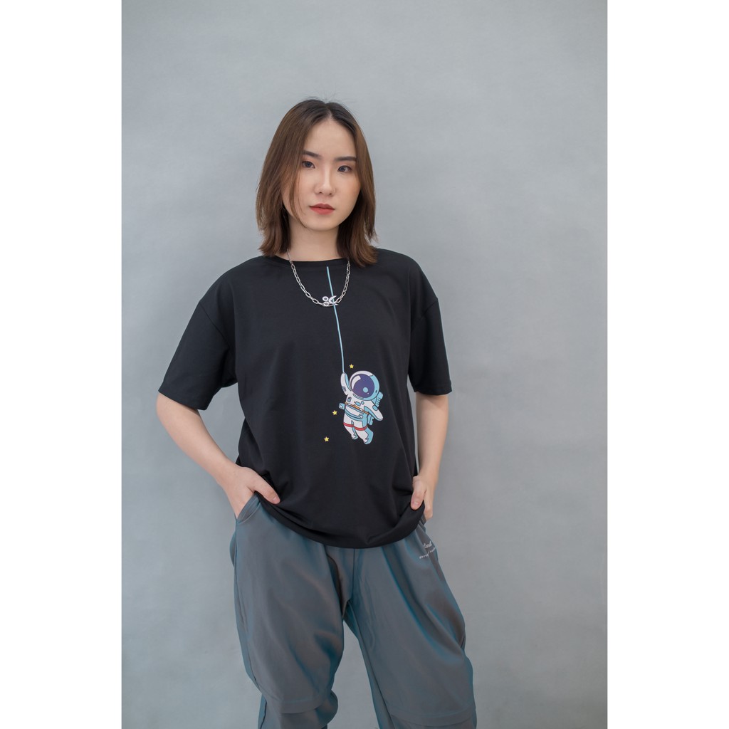 Hanging Space Man Tshirt | BigBuy360 - bigbuy360.vn
