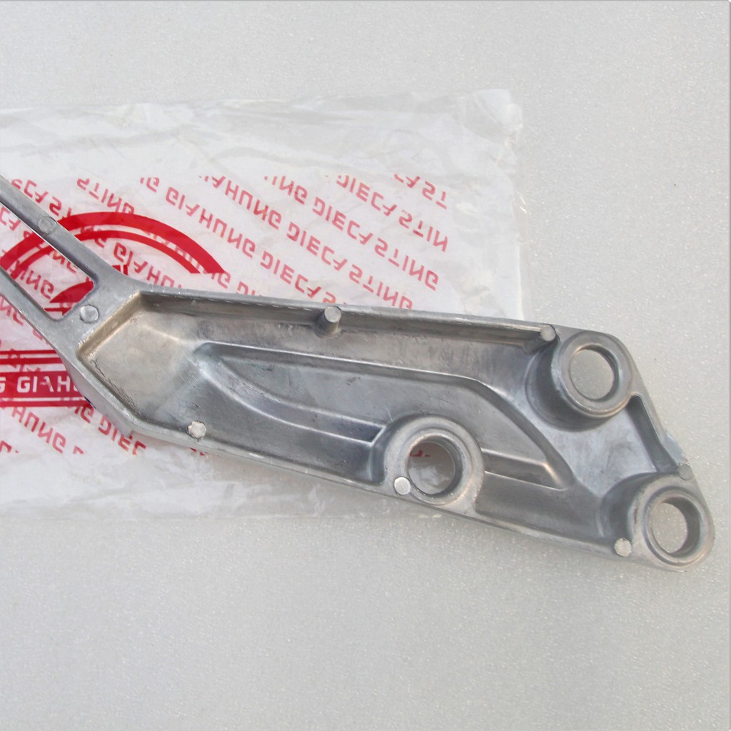 PÁS NHÔM GÁC CHÂN SAU WAVE