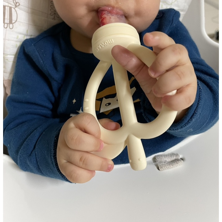 Gặm nướu kèm túi nhai chống hóc hình quả táo Moyuum Hàn Quốc