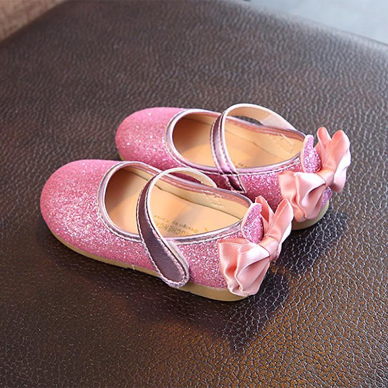 Đôi giày da PU đính nơ kim tuyến cho bé