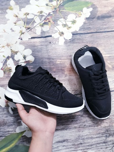 Giày thể thao vằn