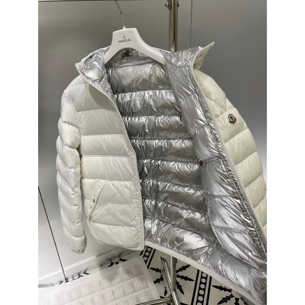 Áo khoác phao nữ màu ánh bạc thương hiệu Moncler cao cấp