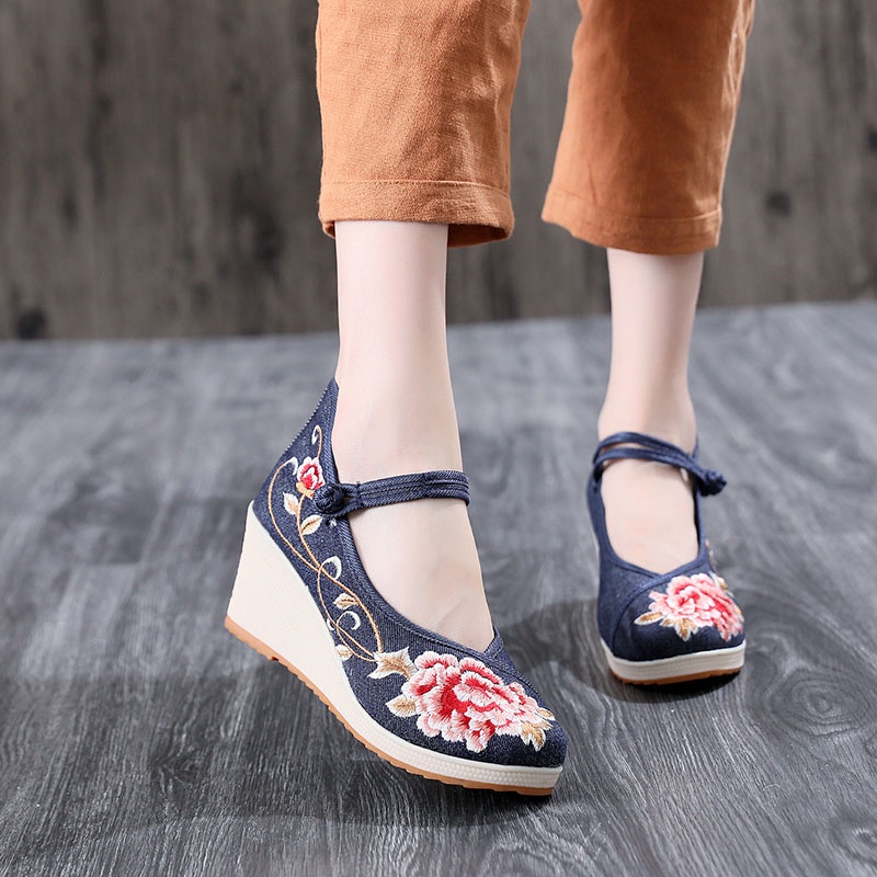 Giày thêu hoa như gấm đế xuồng 5p gc012