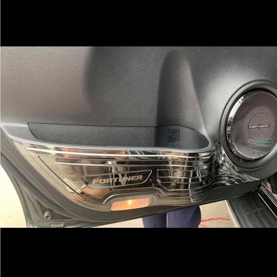Ốp tapli cửa Fortuner 2018-2022 titan cao cấp