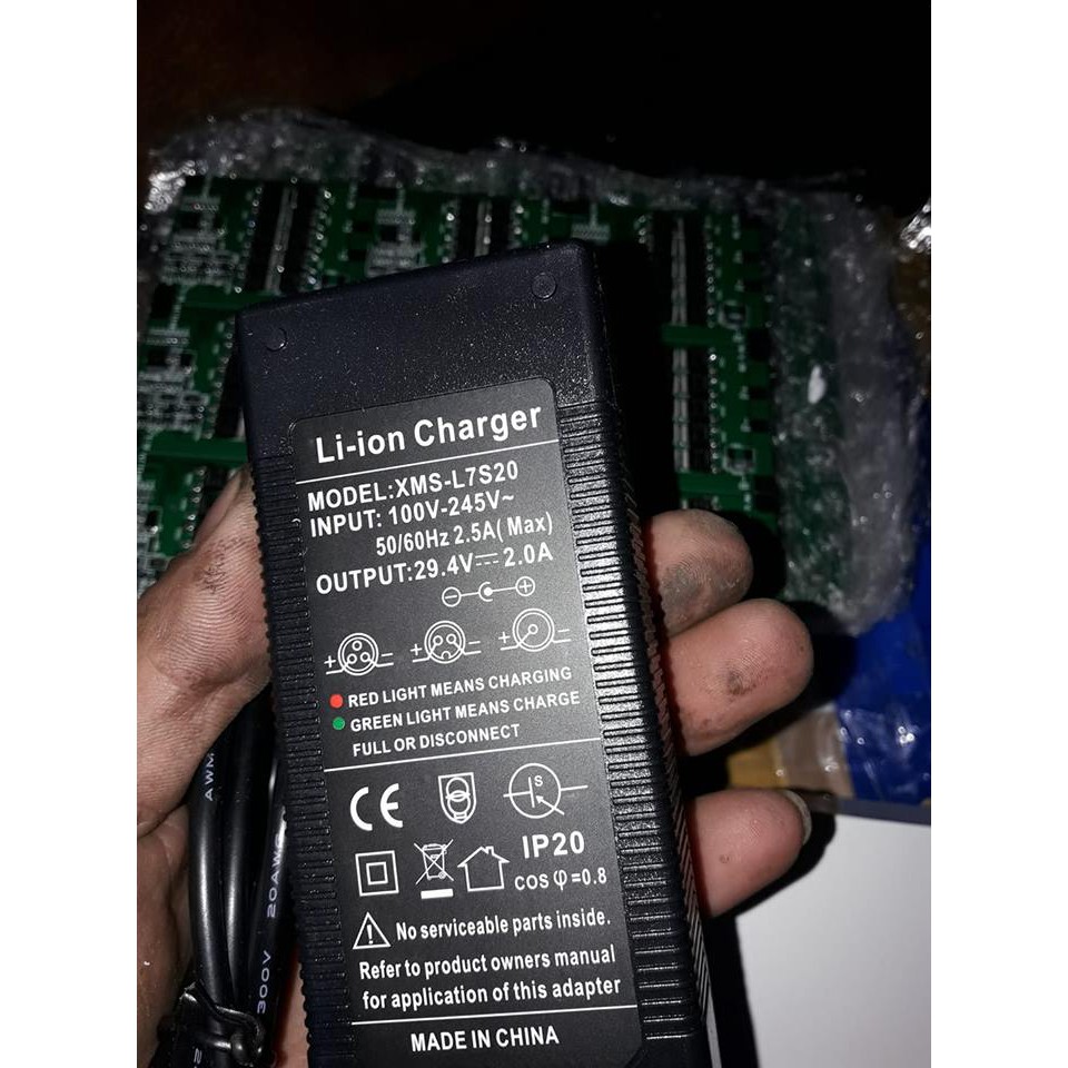 sạc pin lion cho pin 28v