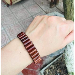 Vòng tay gỗ sưa đỏ quảng bình hạt trúc 6li