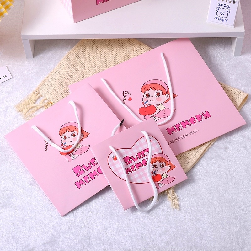 Túi giấy đựng quà dễ thương quai xách chất liệu giấy cứng 🎁🎁