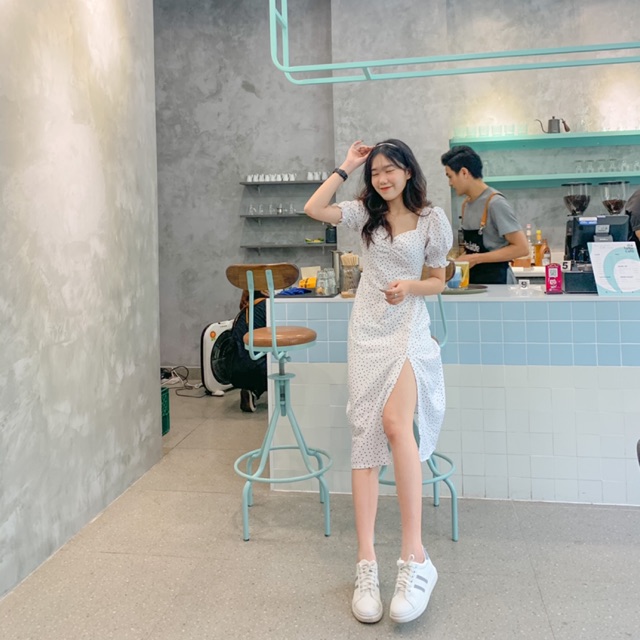 Váy chấm bi xẻ tà