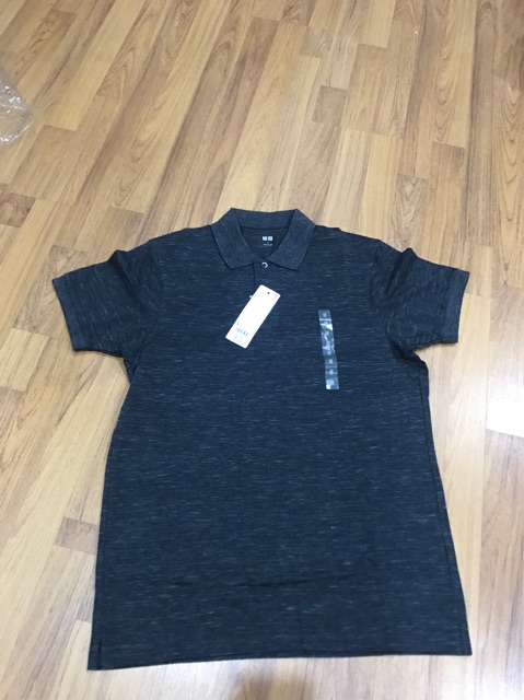 Áo Polo Uniqlo xách Đức