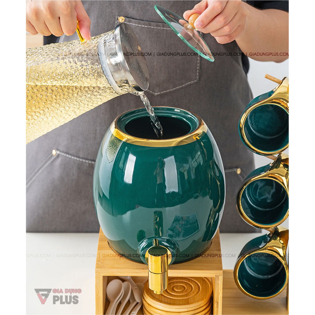 Bộ Chum Đựng Nước Kèm Tách Bằng Gốm Sứ &amp; Kệ Gỗ Sang Trọng | Màu Xanh Ngọc Lục Bảo Cao Cấp