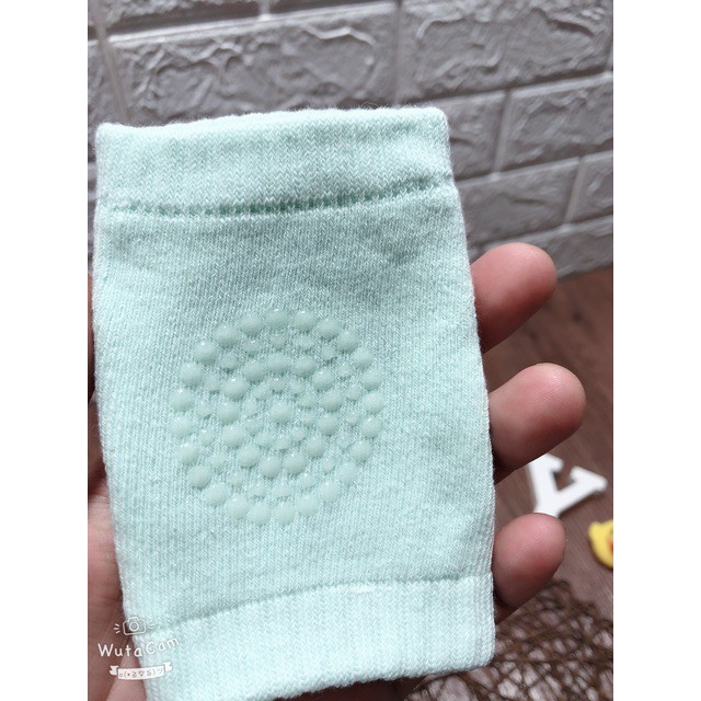 Tất tập bò bảo vệ đầu gối bé - Lót dày dặn, êm ái, không hằn vết