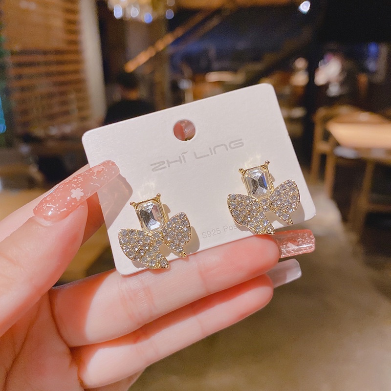 bông tai hình chiếc nơ phong cách tiểu thư, khuyên tai đính đá sang chảnh phong cách hàn quốc