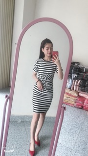 Đầm body xoắn eo