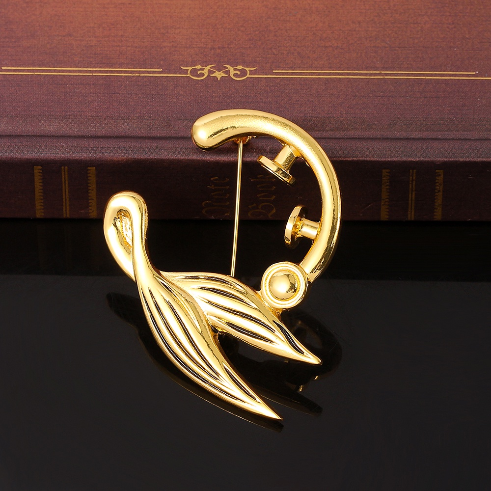 Huy hiệu cài áo hình nhân vật trong phim hoạt hình Violet Evergarden