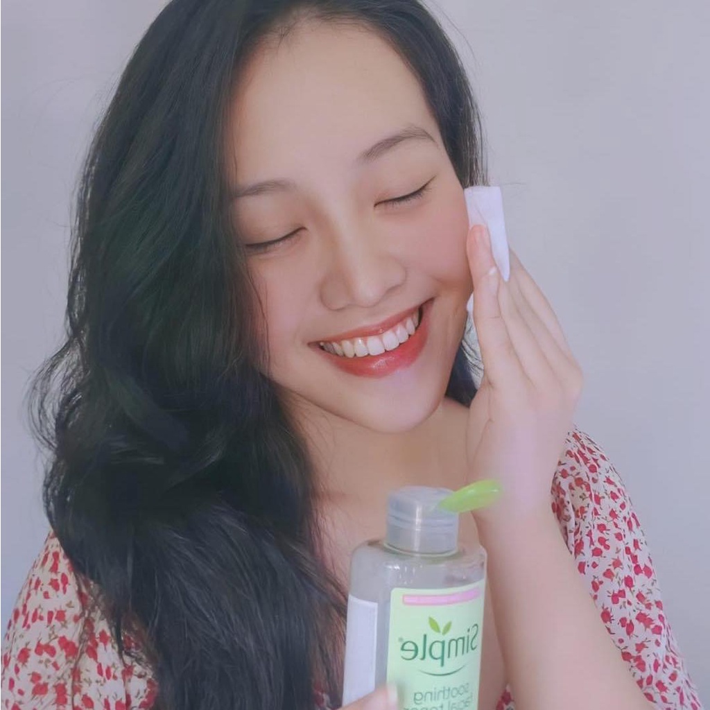 Nước Cân Bằng Da Simple Smoothing Facial Toner 200ml