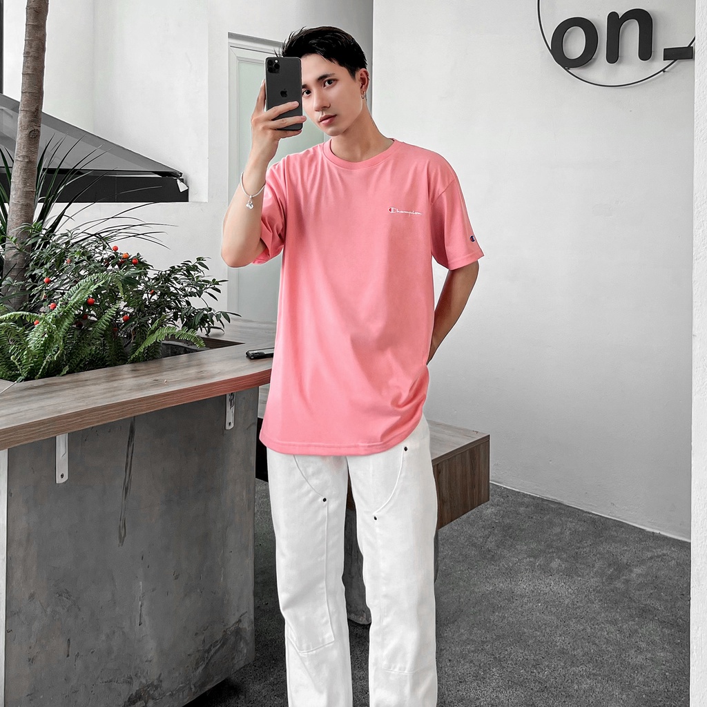 Áo Thun Champion Màu Hồng Thêu Chữ Màu Trắng Chất Liệu 100% Cotton Thoáng Mát Form Rộng Thoải Mái